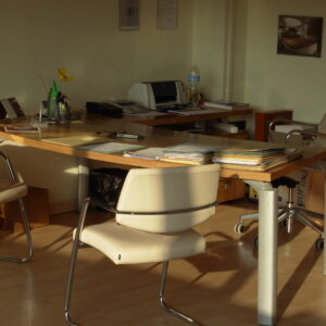 Scrivania-con-sedie-fallimenti